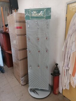 Nové otočné prodejní stojany, regály - 2