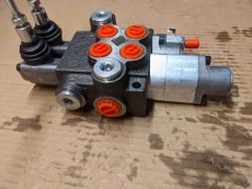 Hydraulický dvousekční rozvaděč 02P401A1K16GKZ1  Badeshtnost - 2