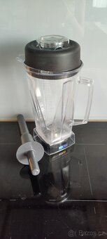 Výkonný mixér Omniblend - 2