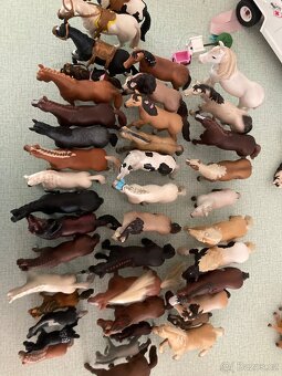 Schleich koně 70-80 Kč ,postavy 70 - 2