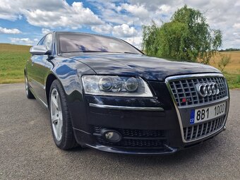 Audi S8 - 2