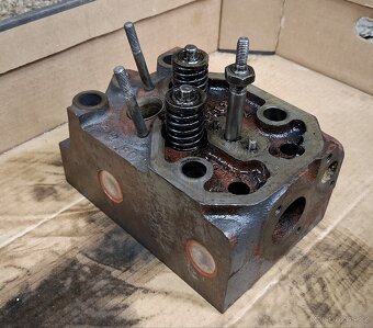 Hlava válce kompletní s ventily Zetor 4911 - 7745 - 2