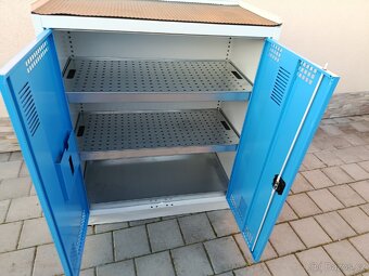 Plechová skříň - 2