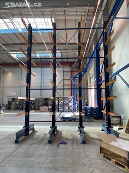 KONZOLOVÉ REGÁLY - 2