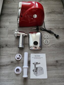 Prodám nový elektrický mlýnek na maso 800 W, kompletní balen - 2