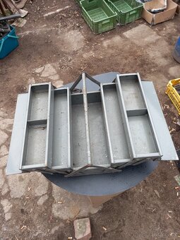 Stary zelezny box na nářadí - 2