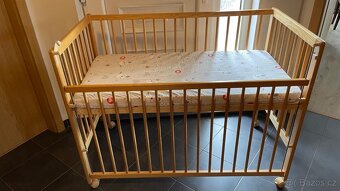 Dřevěná dětská postýlka české značky - 2
