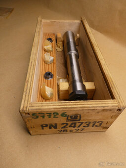 Upínací pouzdro stavitelné se sadou kleštin - 2