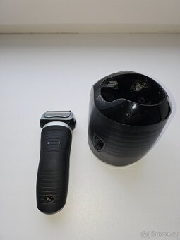 Holící strojek Braun - 2