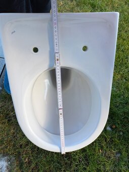 Závěsná WC mísa s prkénkem - 2