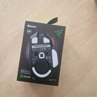 Razer BASILISK V3 Pro + WIRELESS CHARGING PUCK - 2