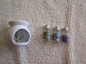 Nová bílá aromalampa + 3x nový esenciální olej - 2