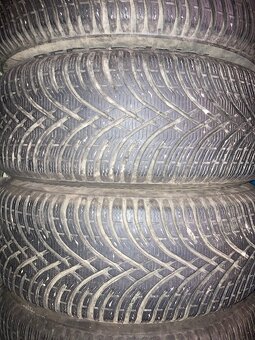 Toyota Corolla zimní kola 205/55R16 + orig. poklice - 2