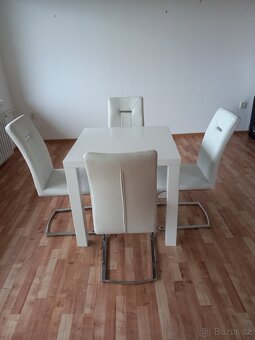 Jídelní stůl + 4 židle - 2