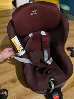 Autosedačka Britax Römer Dualfix M i-size burgundi 2022 - 2