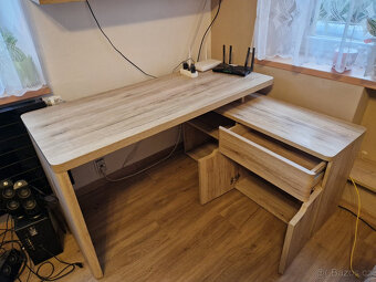 ROHOVÝ PSACÍ STŮL - 2