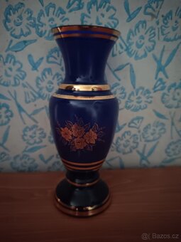 Modrá skleněná váza s vzorem - 2