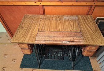 Šicí stroj LADA - 2