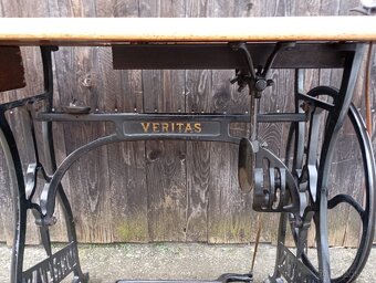 Starý stojan pod šicí stroj Veritas - 2