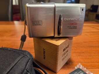 OLYMPUS C-60, ZOOM Camedia - 2