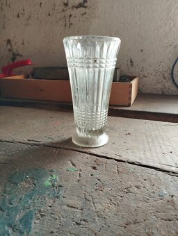 Staré vázy broušené sklo - 2
