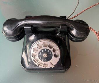 Starožitný bakelitový telefon - 2
