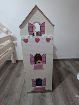 Dřevěný domeček pro panenky - 2