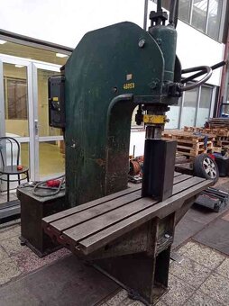 Koupím hydraulický lis CDC 30, CBJ 100 nebo LB 150 - 2