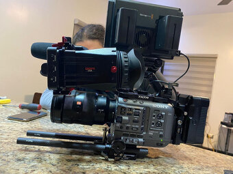 Fotoaparát Sony Cinema Line FX9 w28-135 F4(ILMEFX6V) a přísl - 2