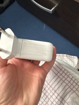 Apple charger adapter 61w - 2