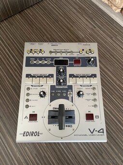 Edirol V-4 video mixpult + příslušenství (Plzeň) - 2