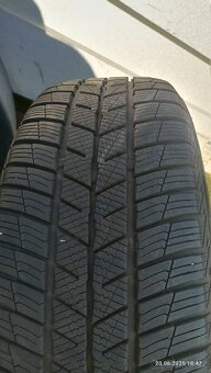 Pneu 215/55 R17 - 2