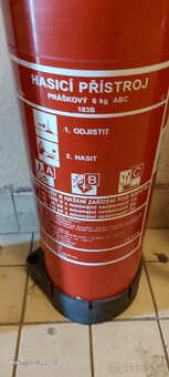 Hasící práškový přístroj. - 2