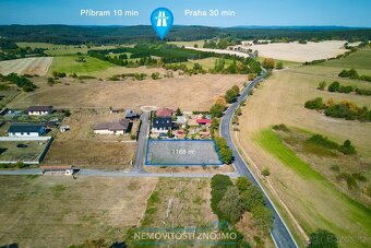 Stavební pozemek 1168 m2 u Příbrami krásný výhled, sítě na h - 2