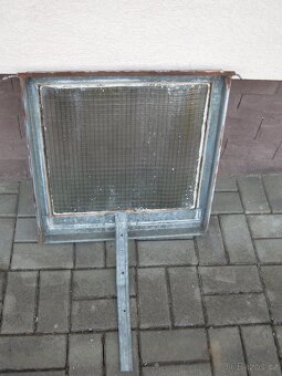 Střešní výlezové okno - výlez ke komínu - 2