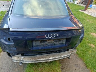 Víko  kufru S-Line Audi A4 b6 - 2