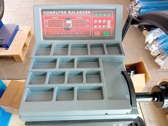 Vyvažovačka kol poloautomatická s brzdou - 2