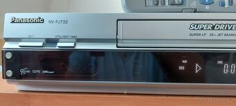VIDEOREKORDÉR PANASONIC NV-FJ732EE-S - 2