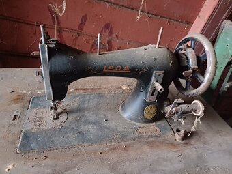Šicí stroj LADA - 2