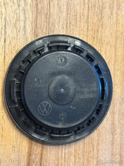 Sada 4ks originálních dynamických středových krytek kol VW G - 2