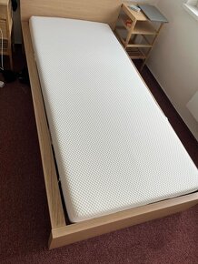 Nová postel z Ikey s matrací - 2
