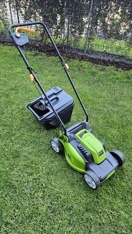 Sekačku na trávu / Grass mower - 2