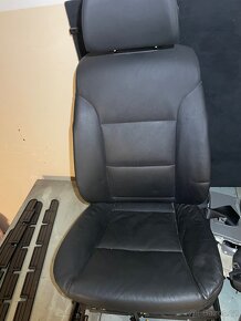 Přední sedačky pro BMW e60/e61 včetně pásů a jednotek - 2