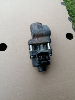 Prodám náhr.díly na Suzuki Swift 1,3i-EGR ventil-6 pinů - 2