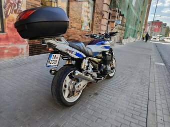Suzuki GSX 1400 - 2