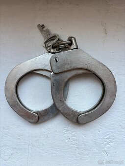 Policejní pouta - 2