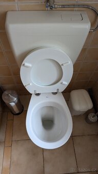 Záchodová mísa se spodním odpadem, nádržkou a prkénkem - 2