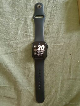 Apple Watch SE (GPS + Cellular) 2. generace 40mm - 2