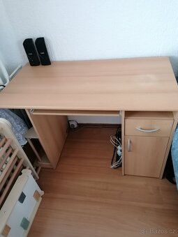 Dřevěný psací stůl - 2