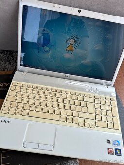 Sony Vaio VPCEB3E1E - 2
